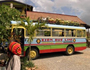 Il bus della Fondazione Marley in tour