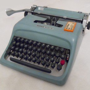 Olivetti_Studio_44_(not_underwood)