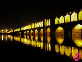 Ponte Si o se pol in notturna, Esfahan-Iran