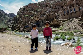 I primi sguardi incontrati nel piccolo villaggio di Palangan, incastonato tra le montagne del Kurdistan iraniano. Palangan, Kurdistan iraniano