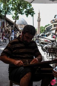 Un artigiano curdo dentro al bazar di Gaziantep, Kurdistan turco