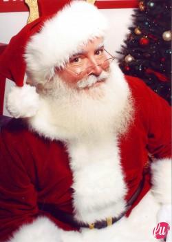 Jonathan_G_Meath_portrays_Santa_Claus