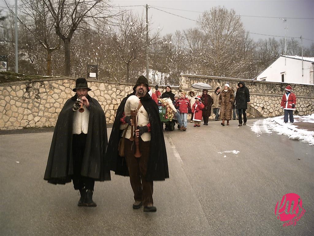 Zampognari Di Natale Disegni.Tu Scendi Dalle Stelle La Magia Degli Zampognari Facciunsalto It