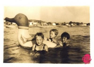 Chrissie-Louis-and-Isabel-with-duck