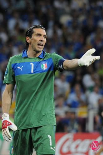 Gianluigi_Buffon_Euro_2012_final_02