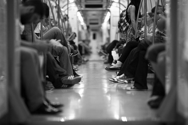 Gente in metropolitana