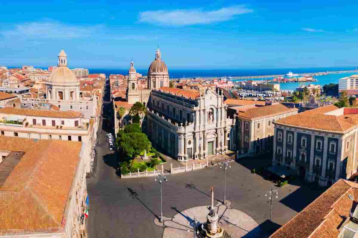 L'abbazia incastonata tra le montagne è un luogo magico unico al mondo, i dettagli